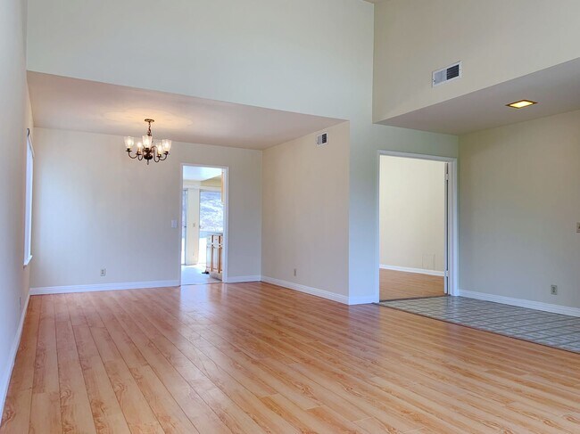 Sala de estar - vista 2 - 2546 Cranberry Ln