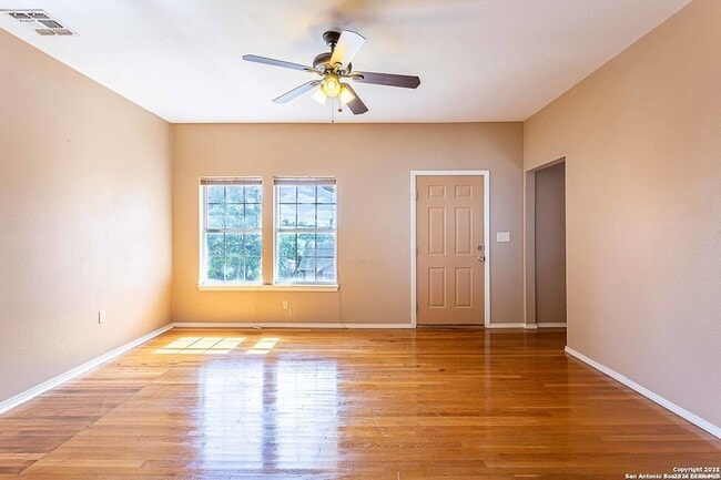 Building Photo - 611 W Ridgewood Ct