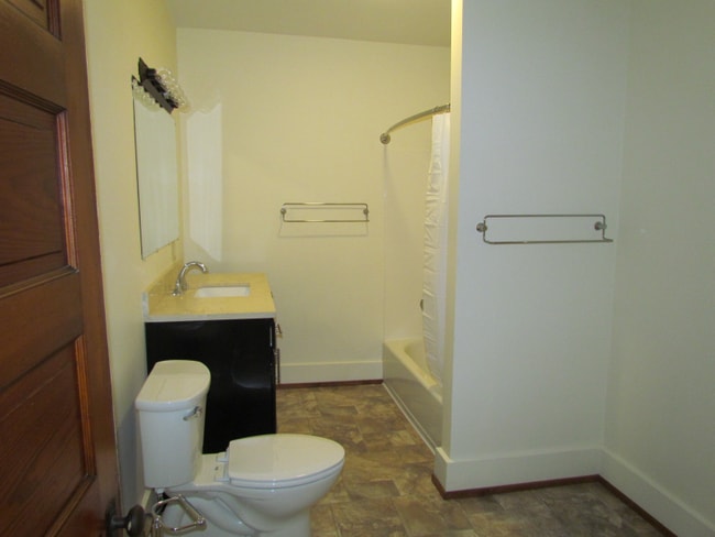 Foto del edificio - 225 E Findlay St