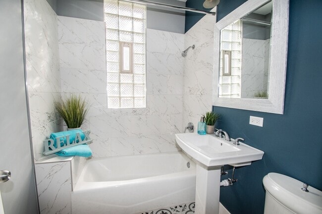 Building Photo - 518 Troy N St