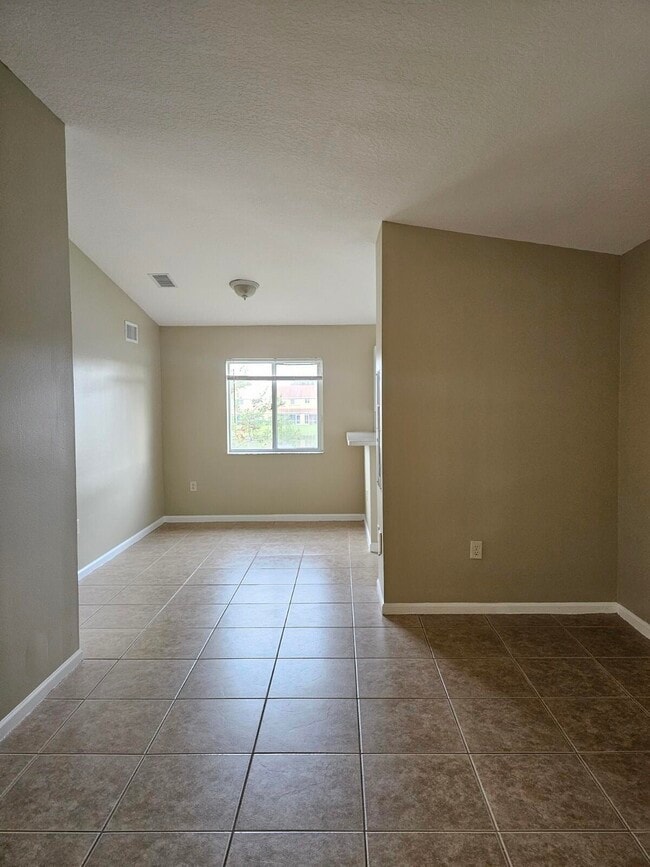Building Photo - 3490 Briar Bay Blvd