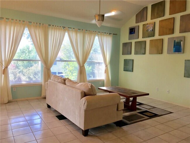 Foto del edificio - 12348 Zeller Ln