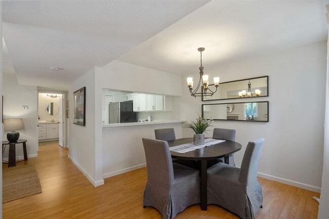 Building Photo - Resort Style Oakland Condo with Private Terrace