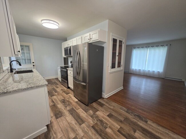 Building Photo - Updated 2-Bedroom Duplex for Rent – Kent, OH 44240
