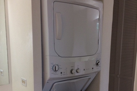 Stack washer/dryer - 98-500 Koauka Loop