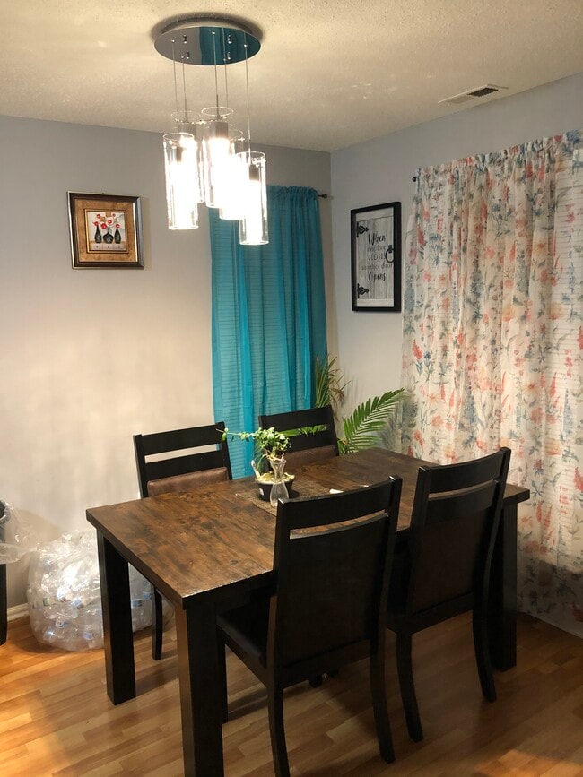 Building Photo - 31 Moore Ln