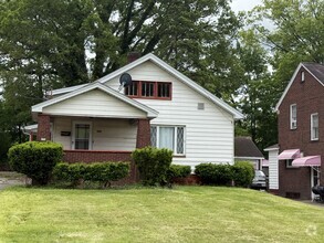 Building Photo - 933 Winona Dr
