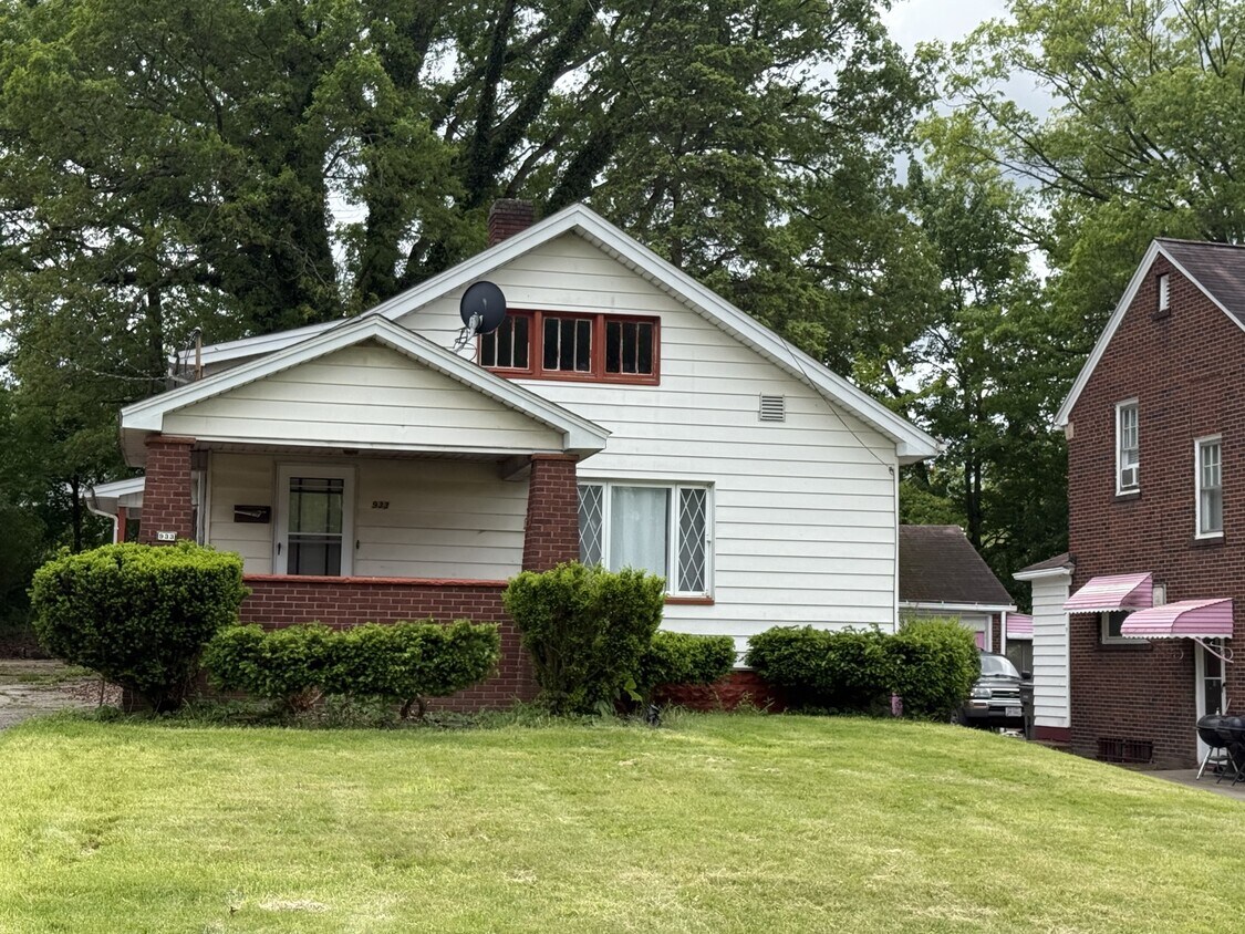 Primary Photo - 933 Winona Dr