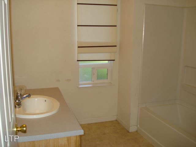 Building Photo - 1 br, 1 bath House - 3913 Clear Acre Lane ...