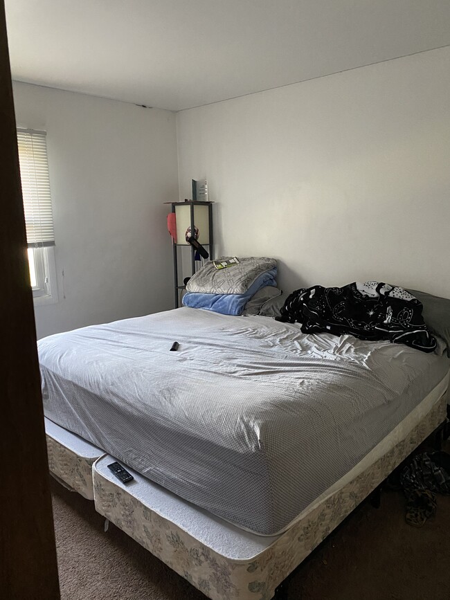 Master bed - 653 Melrose Ln