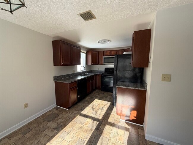 Foto del edificio - 213 Victoria Heights Rd