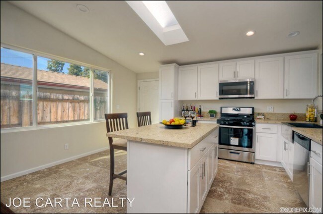 Foto del edificio - 6712 Bisby Lake Ave