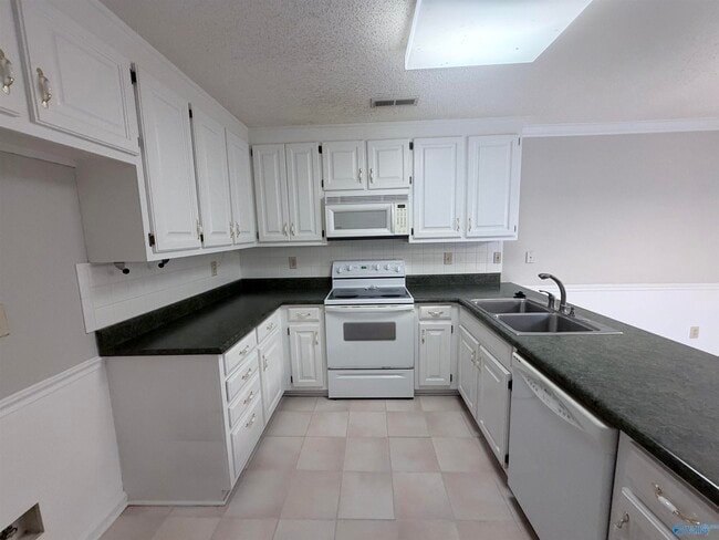 Foto del edificio - 248 W Lake Cir