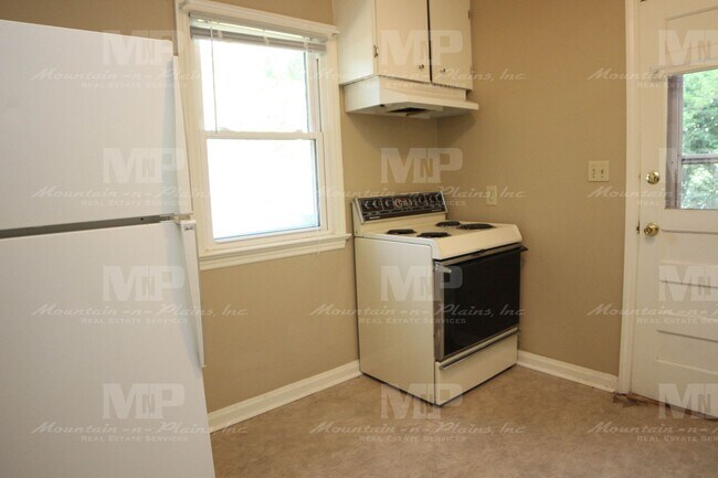 Foto del edificio - 230 N Whitcomb St