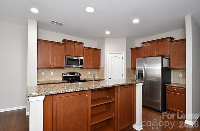 Building Photo - 8204 Viewpoint Lane