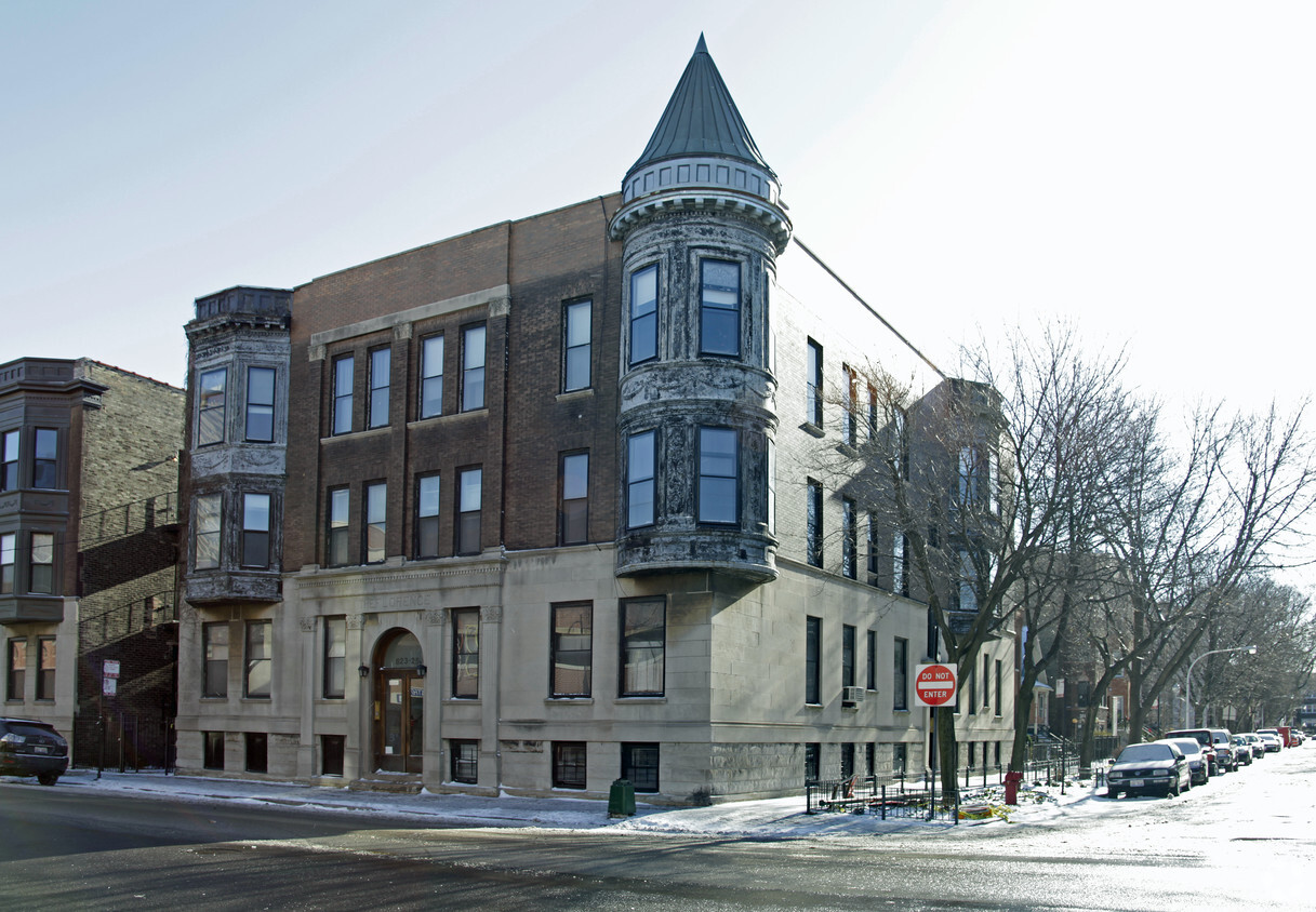 Primary Photo - 823 W Addison St