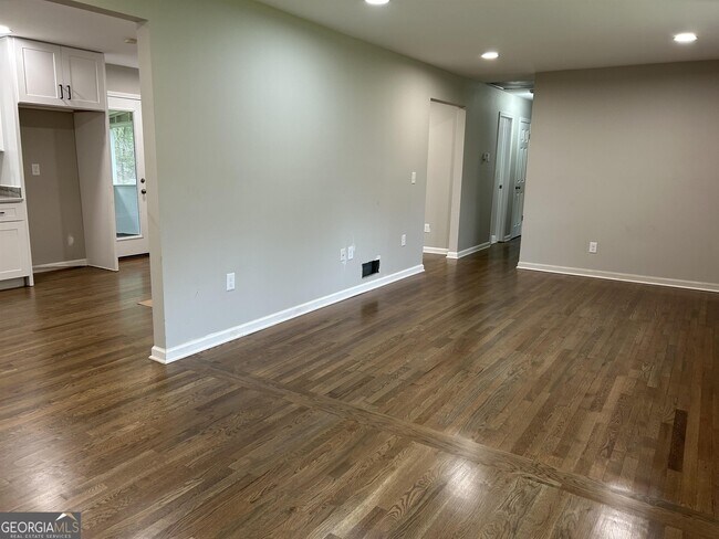 Foto del edificio - 720 Jewel Pl SW