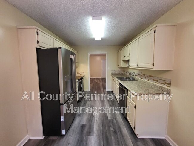 Building Photo - 8078 Woodlake Dr