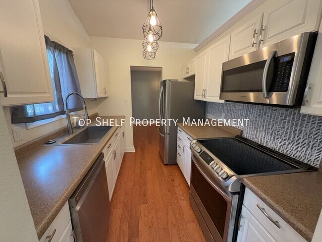 Foto del edificio - 1002 E 18th St
