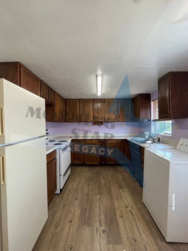 Building Photo - 2 bedroom home in a country type setting