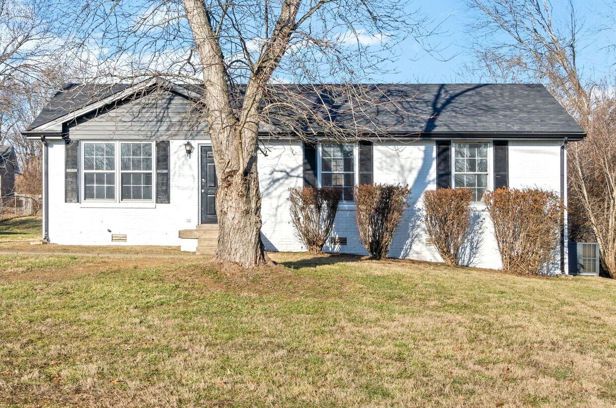 Foto principal - 3 Bedroom Dog Friendly Home For Rent!