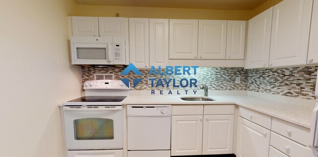 Building Photo - 86 Monmouth St