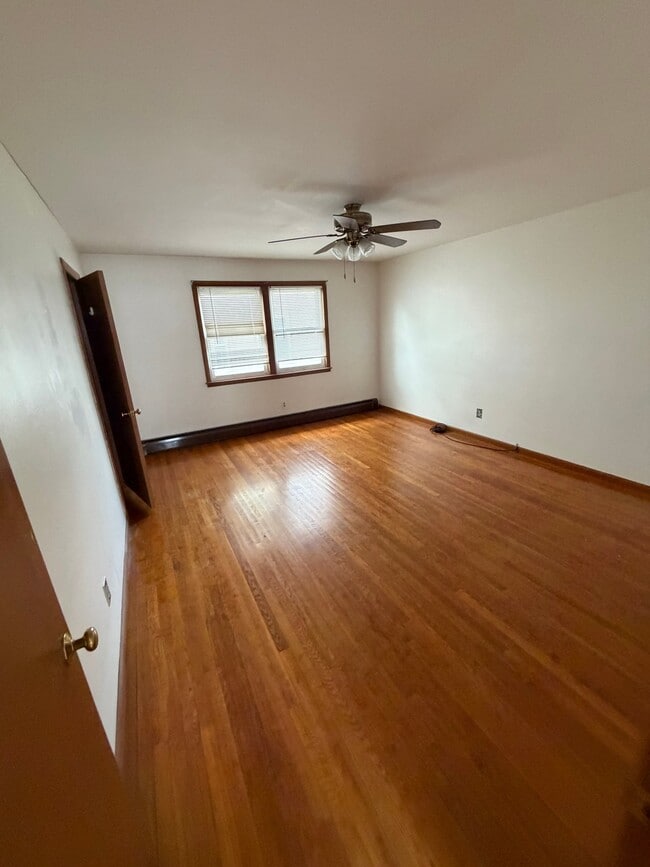 Foto del edificio - 100 Pilgrim Ave