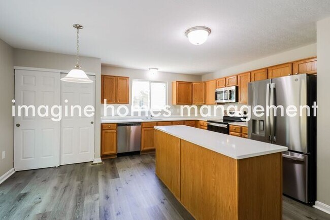 Building Photo - Large 4 Bedroom Single Family Home in Amelia!