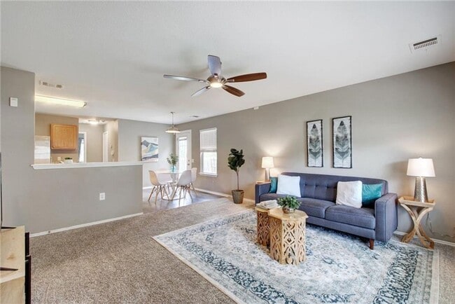 Building Photo - Spacious 3-Bedroom Home in Manor with Primary Suite Downstairs
