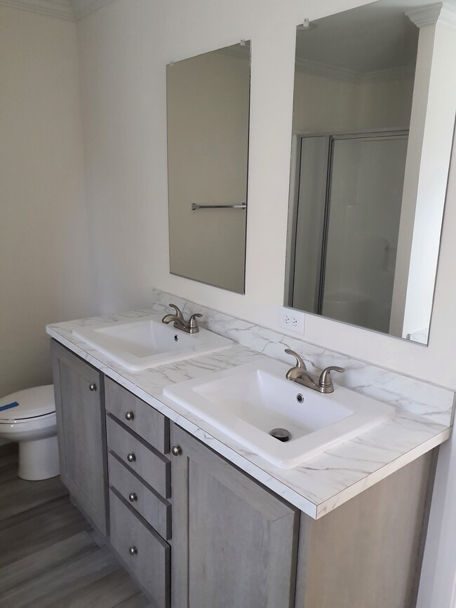 Foto del edificio - 1622 Jarrard Way
