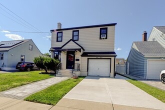 Building Photo - 815 3rd St