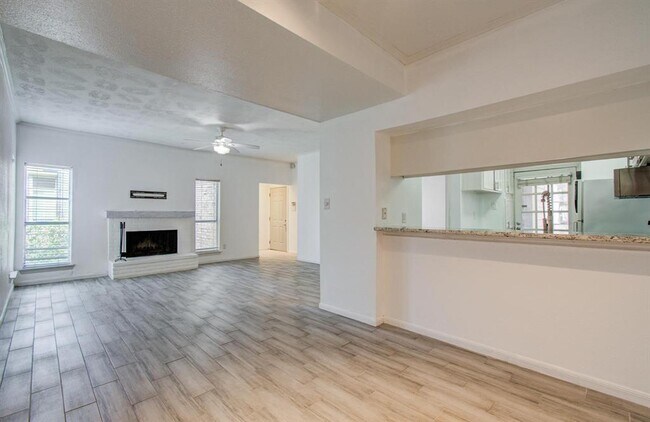 Building Photo - 716 Bering Dr