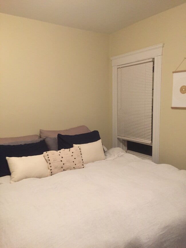 Bedroom - 42 Newbury St