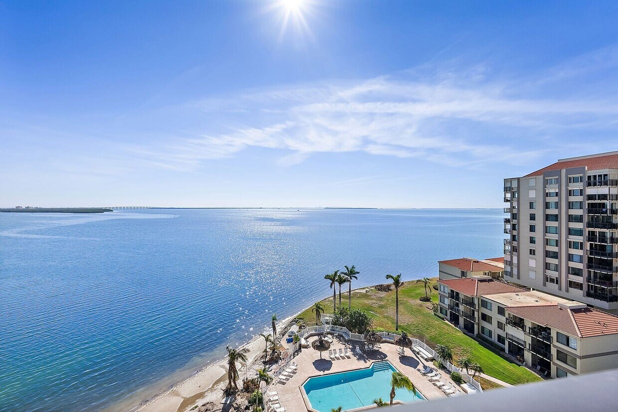Primary Photo - Spacious Waterfront 2/2 condo - Furn. or U...
