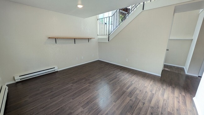 Building Photo - Eastmont Duplex with large fenced yard and...