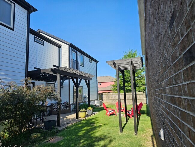 Foto del edificio - 561 N Rupple Rd