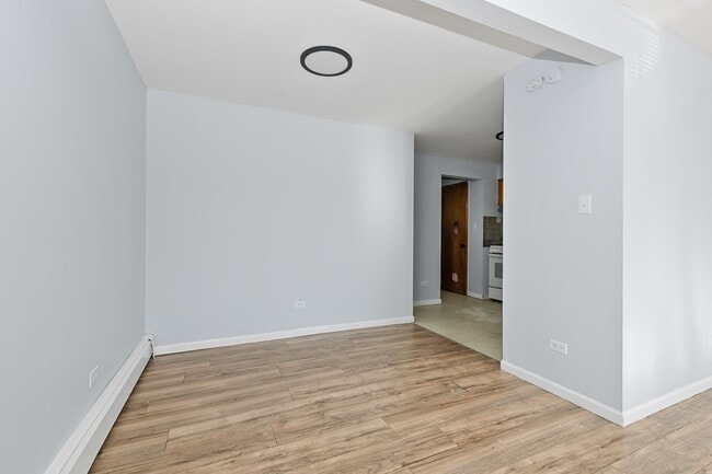 Interior Photo - 9017-25 S Cottage Grove