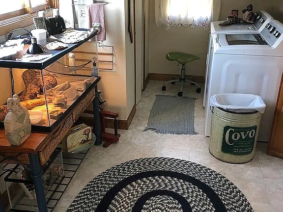 Building Photo - 205 N Illini St