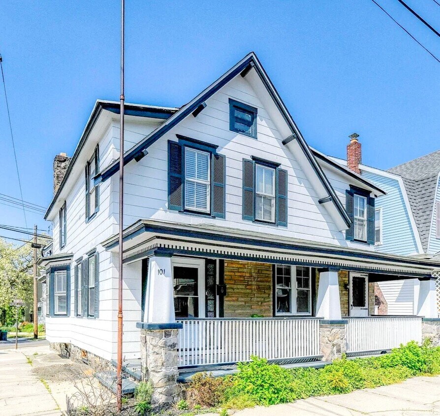 Primary Photo - 101 Mt Carmel Way