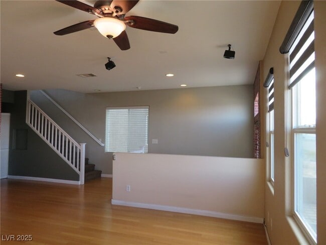 Building Photo - 9342 Autumn View Ave