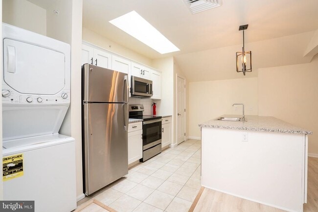 Building Photo - 11 Cranbury Rd