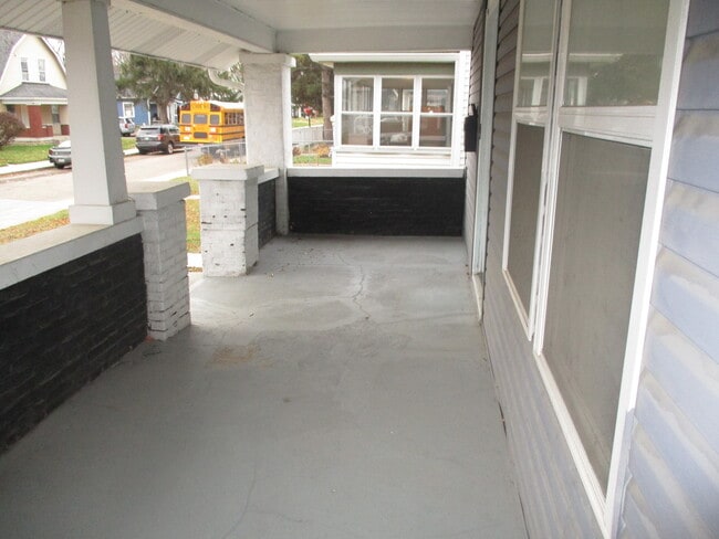Building Photo - 3837 N Kenwood Ave
