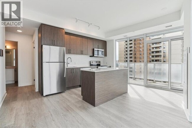 Photo du bâtiment - 2782 Barton St E