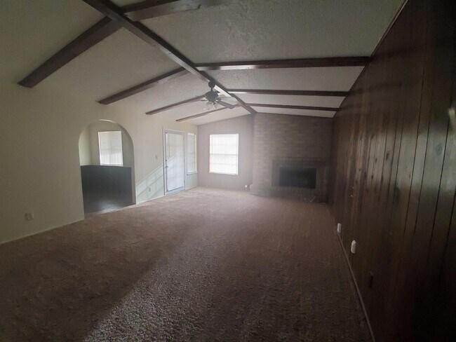 Building Photo - 4912 Grapeland Dr