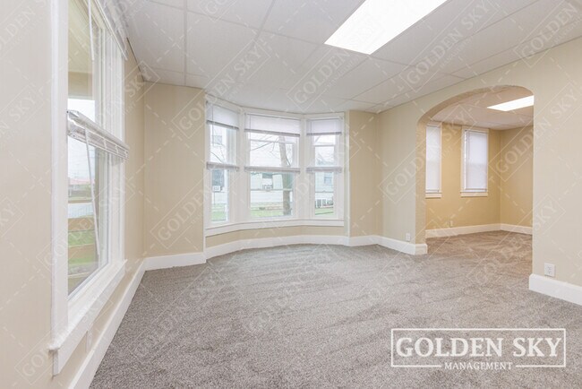 Foto del edificio - 219 E Willard St