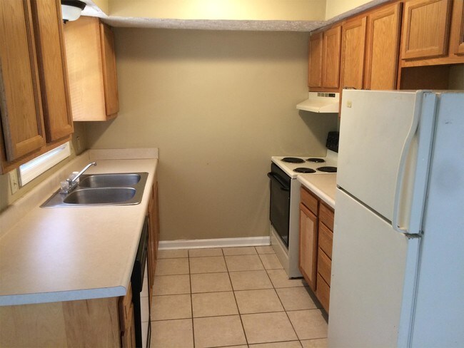 Building Photo - 1645 Foxhaven Dr