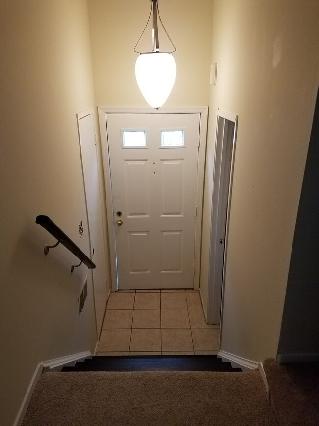 Building Photo - 2452 Ridgehampton Ct