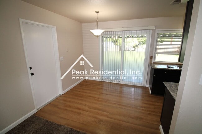Building Photo - Beautifully Renovated 3bd Citrus Heights Home with Large Yard