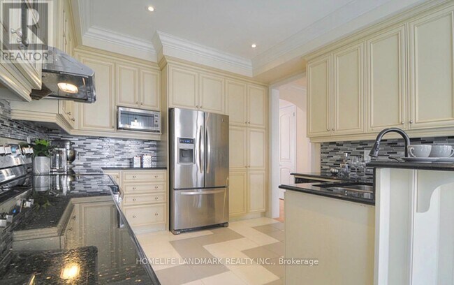 Building Photo - 8 Farmhouse Crescent