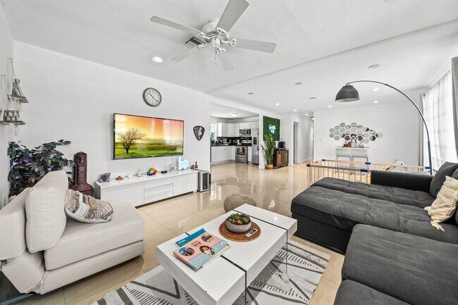 Foto del edificio - 941 NW 26th Ct